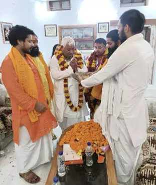 Politics tamfitronics Awadhesh Prasad, center, is blessed by Swami Ram Das and other Hindu clerics at Sidh Peeth Mandir in Ayodhya, India, on June 5, 2024, the day after Indian elections. (Courtesy photo)