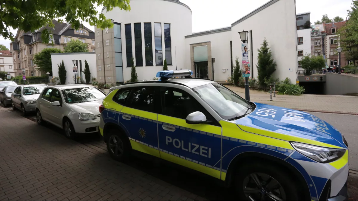 German police arrest two folk for allegedly planning a knife attack at a synagogue