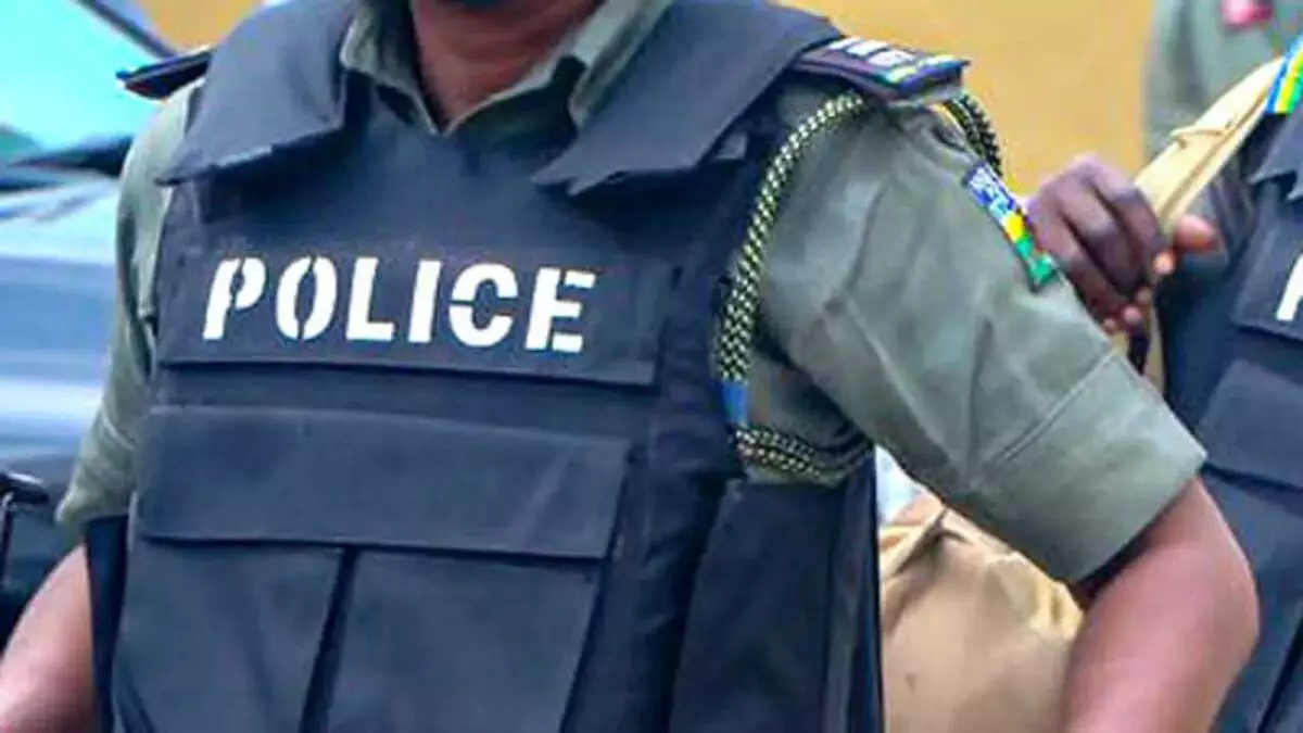 Police arrest man with fake dollars in Lagos