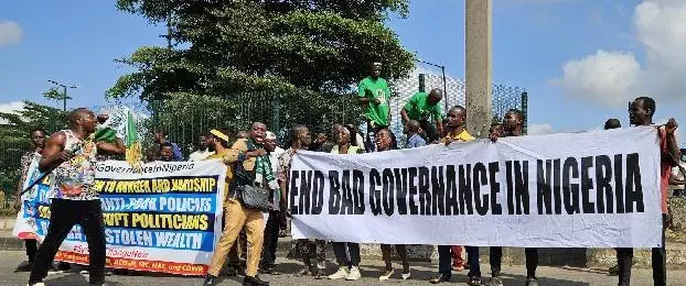 BREAKING: Tinubu Didn’t Address Our Demands – Youths Storm Streets, Continue Protests