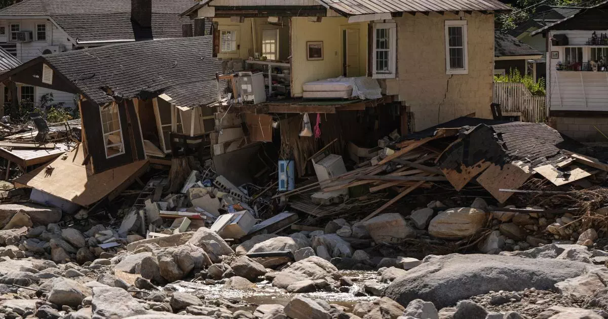 Column: Trump’s storm recovery lies aren’t just a political disaster. They’re dangerous.