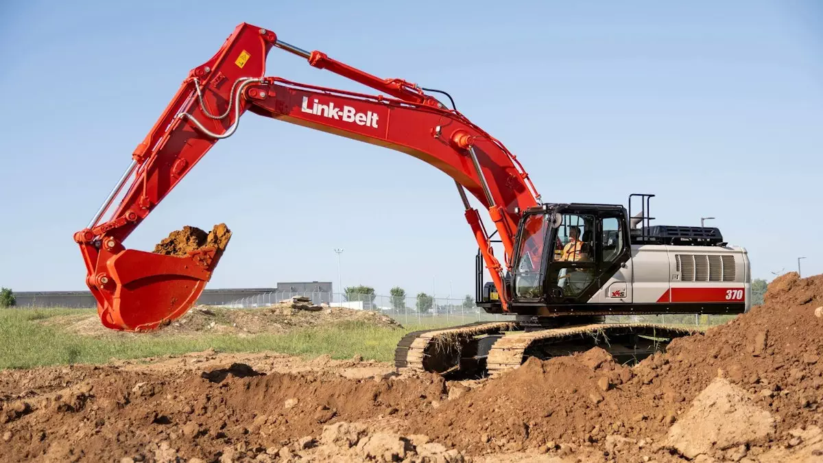 Link-Belt Unveils its Largest Excavator, the 38-Metric-Ton 370 X4S